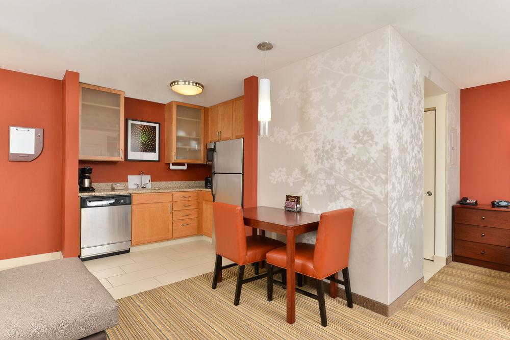 Residence Inn By Marriott Coralville Exteriör bild